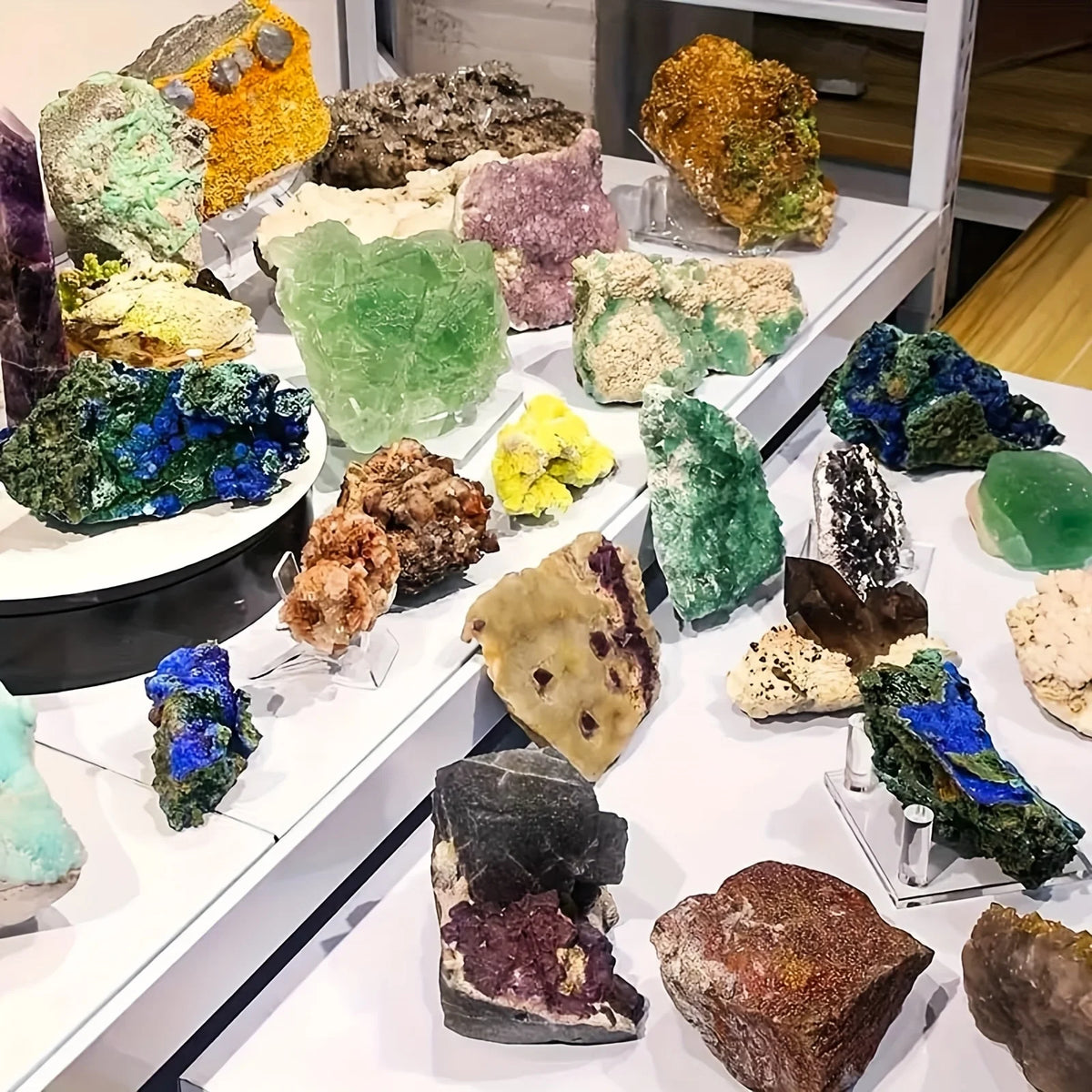 CrystalHola Mixed Stone Gift Box With Crystals And Carvings