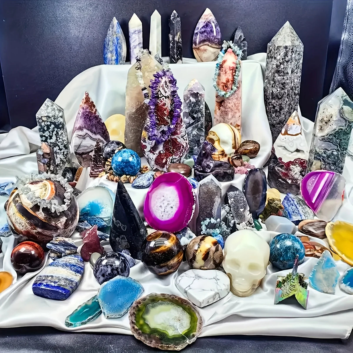 CrystalHola Mixed Stone Gift Box With Crystals And Carvings