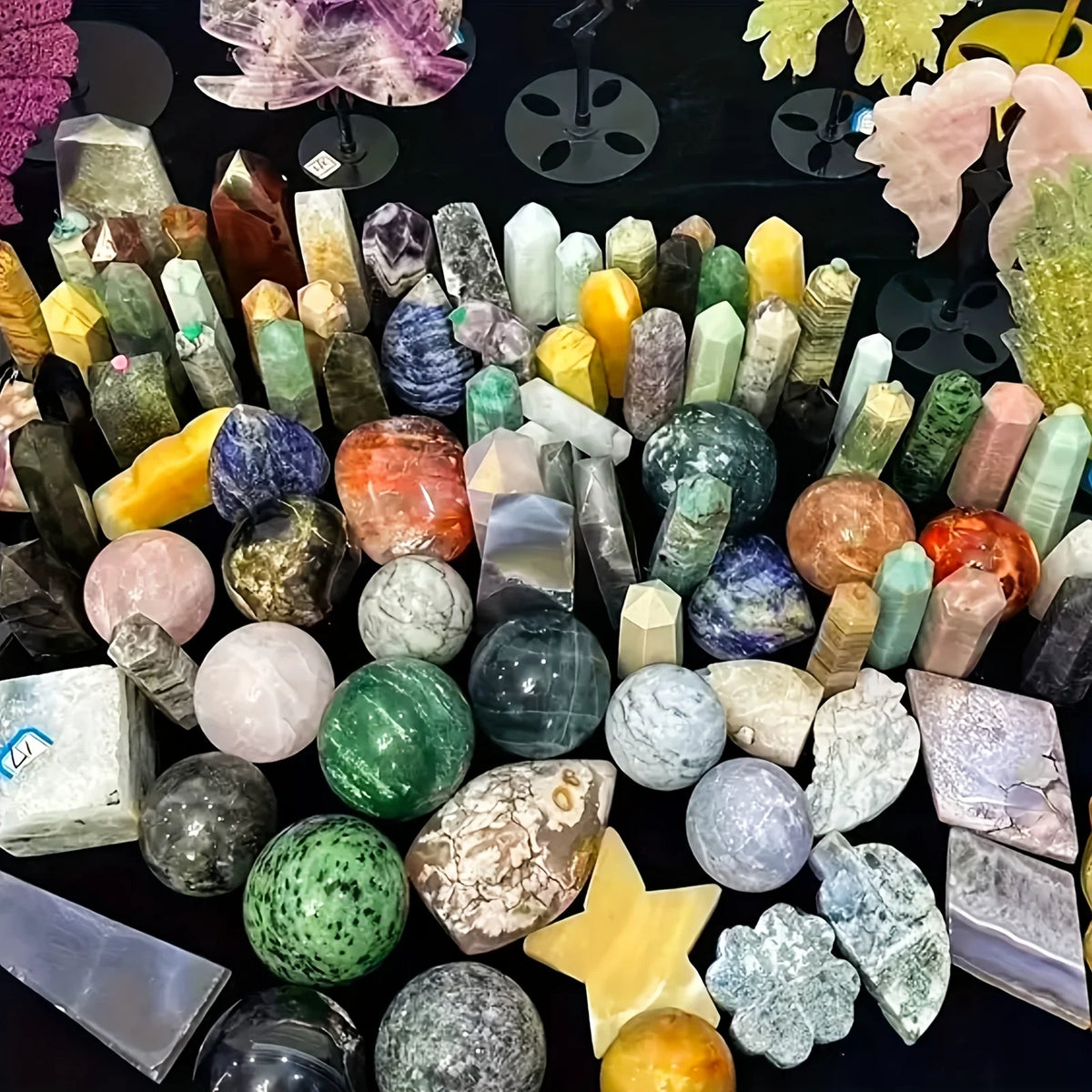 CrystalHola Mixed Stone Gift Box With Crystals And Carvings