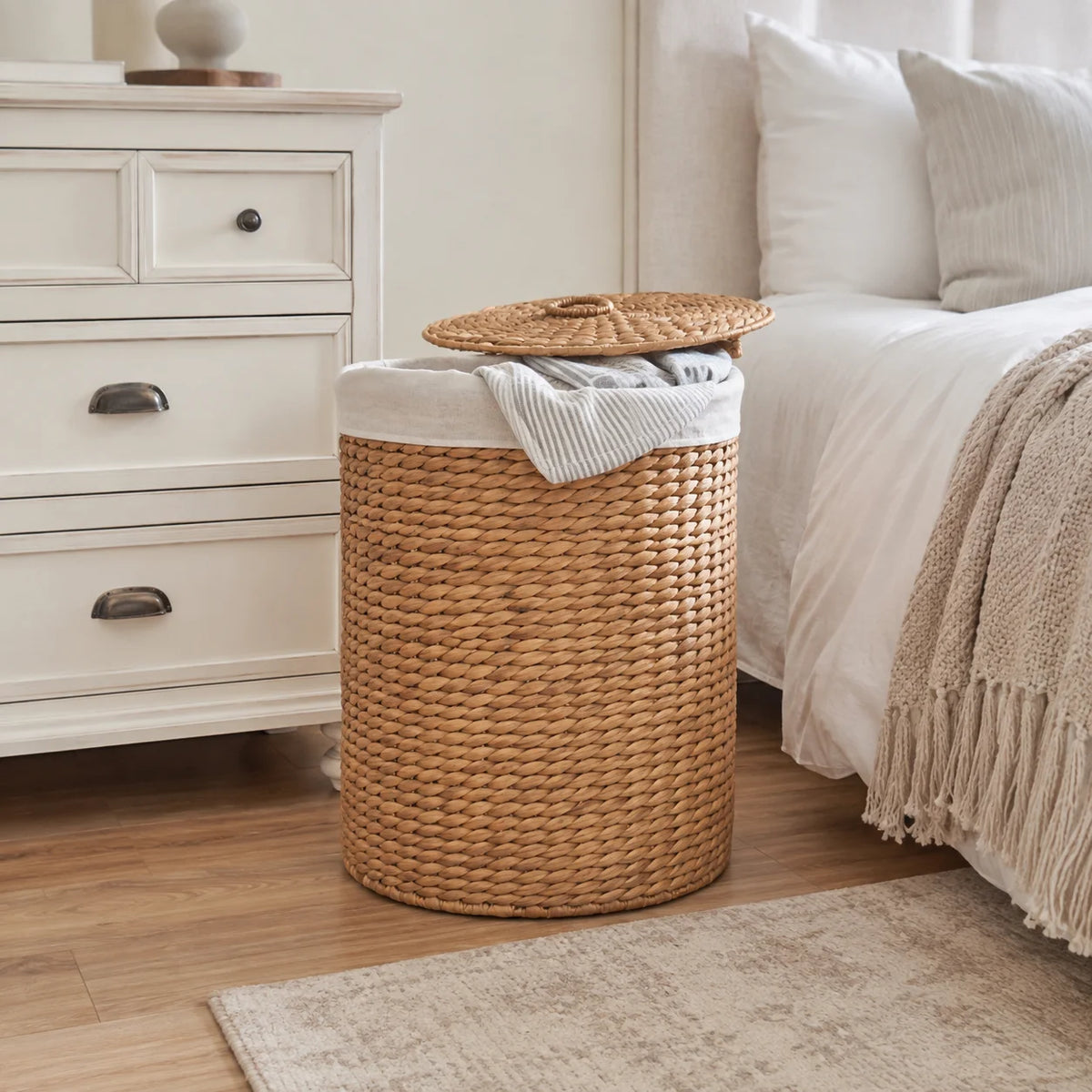 Woven Water Hyacinth Laundry Hamper With Lid And Removable Liner